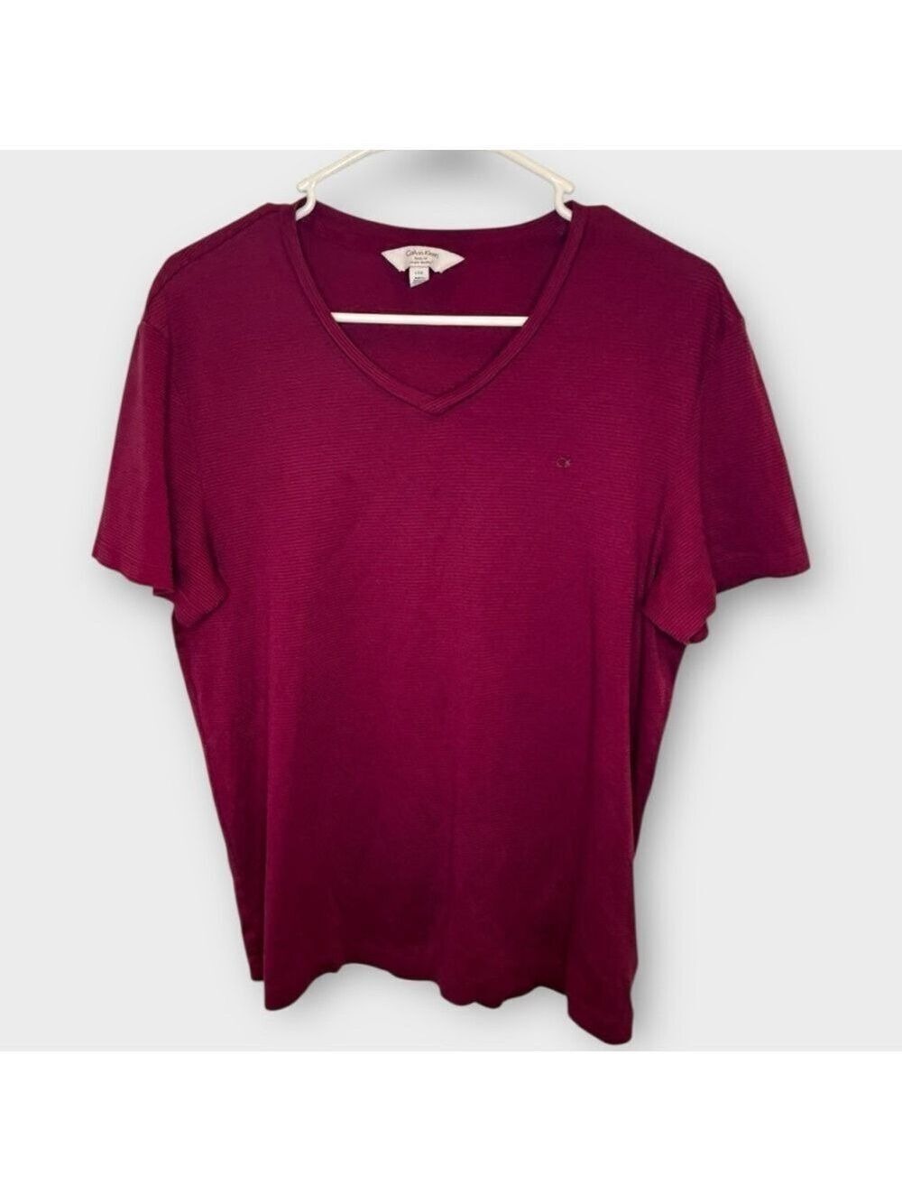 Calvin Klein Men's Burgundy Pink Body Fit V-Neck Shirt Large